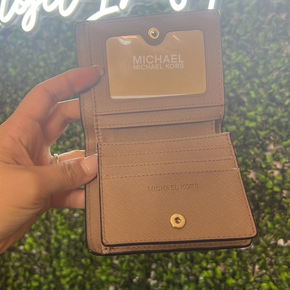 Michael Kors Mercer Carryall Card Case - Picture 2 of 8